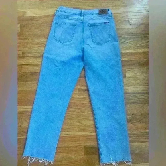 Calvin Klein Womens light wash straight leg jeans size 6 Inseam 27” - Picture 3 of 6
